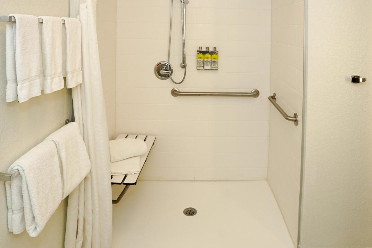 Holiday Inn Express & Suites - Aurora Medical Campus By Ihg Luaran gambar