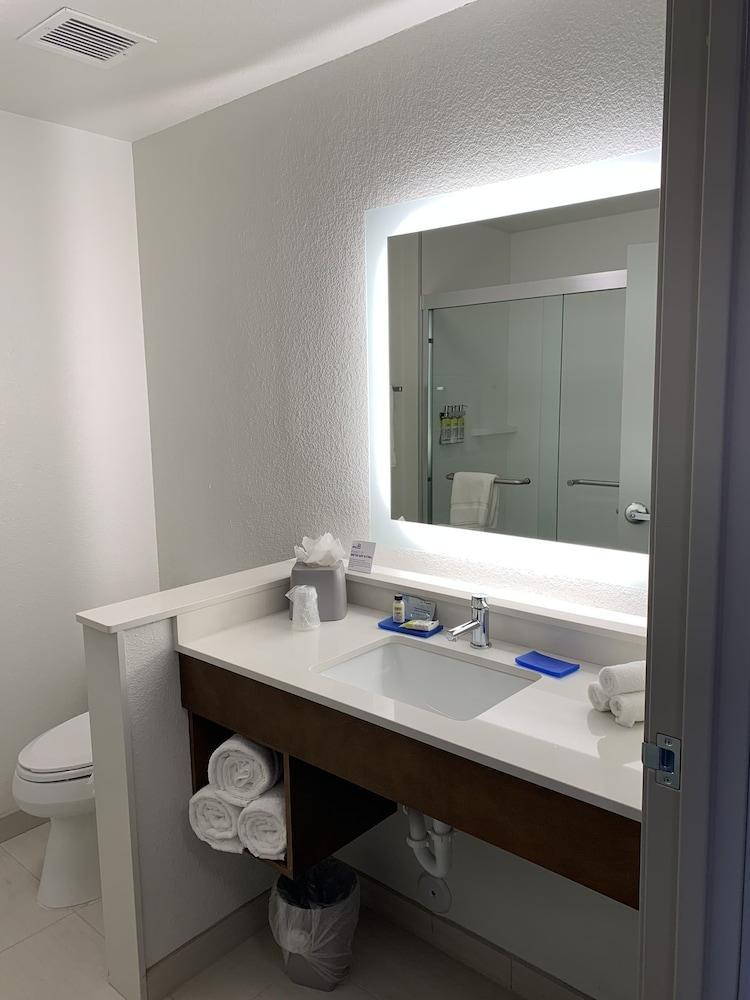 Holiday Inn Express & Suites - Aurora Medical Campus By Ihg Luaran gambar