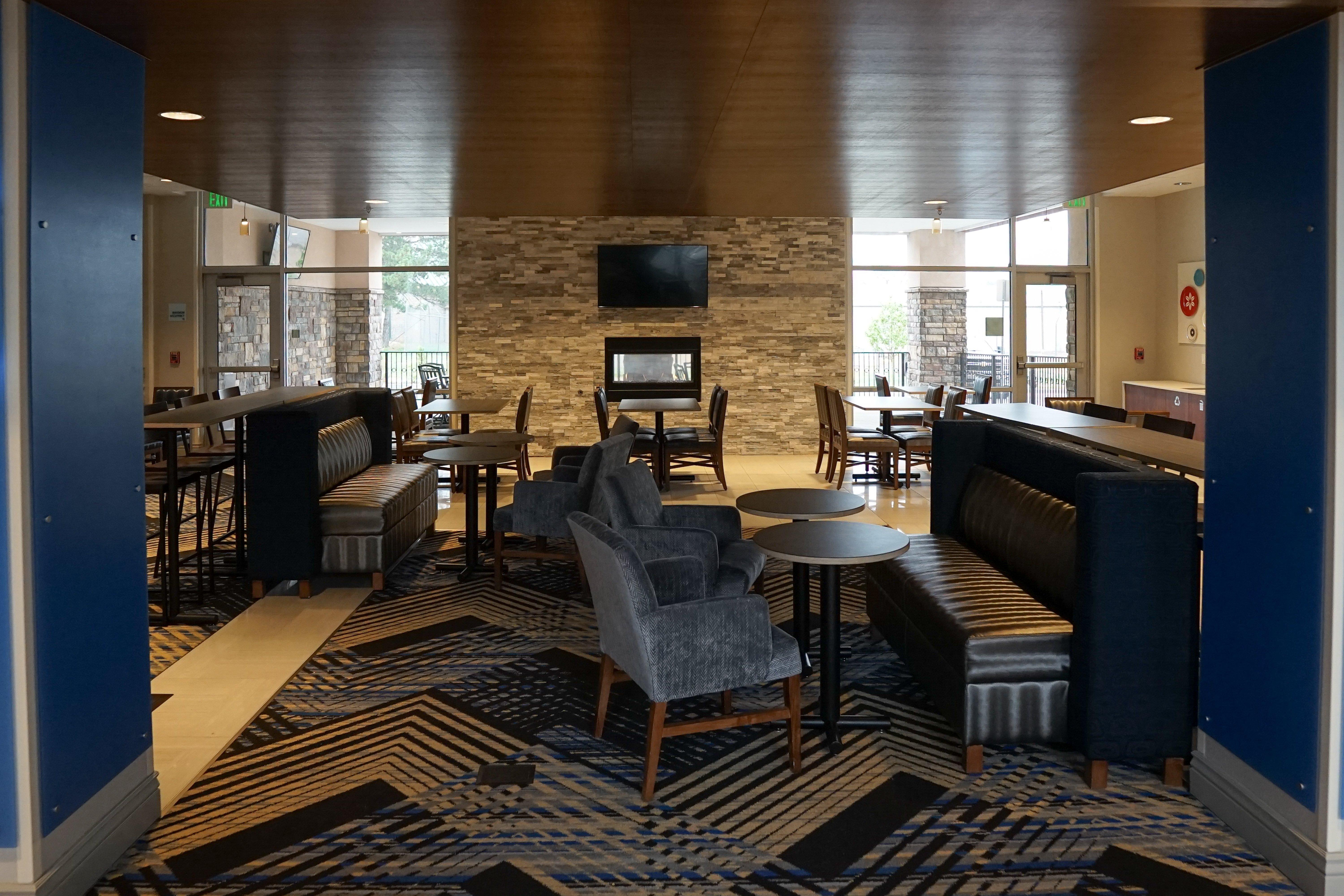 Holiday Inn Express & Suites - Aurora Medical Campus By Ihg Luaran gambar