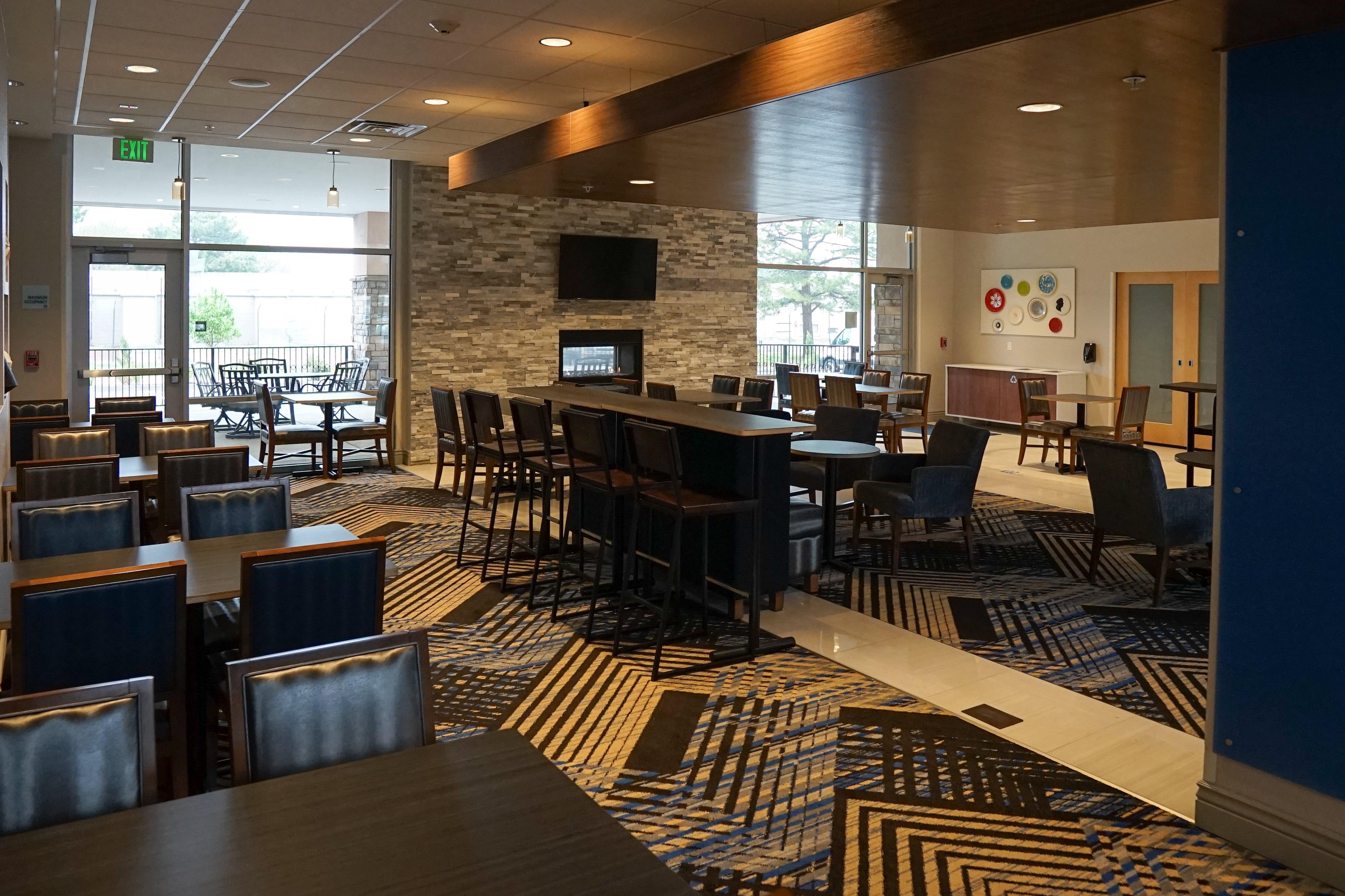 Holiday Inn Express & Suites - Aurora Medical Campus By Ihg Luaran gambar