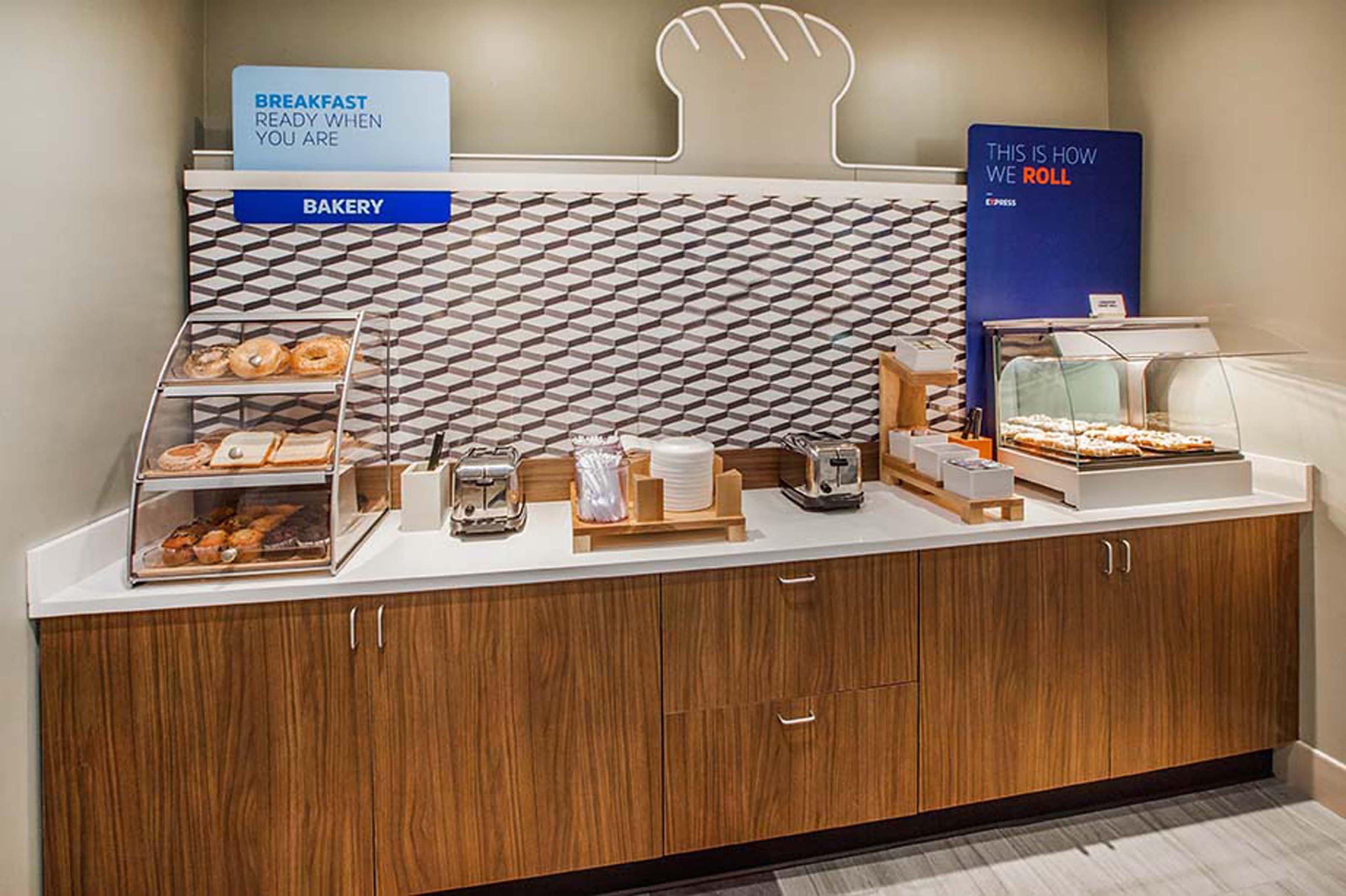 Holiday Inn Express & Suites - Aurora Medical Campus By Ihg Luaran gambar